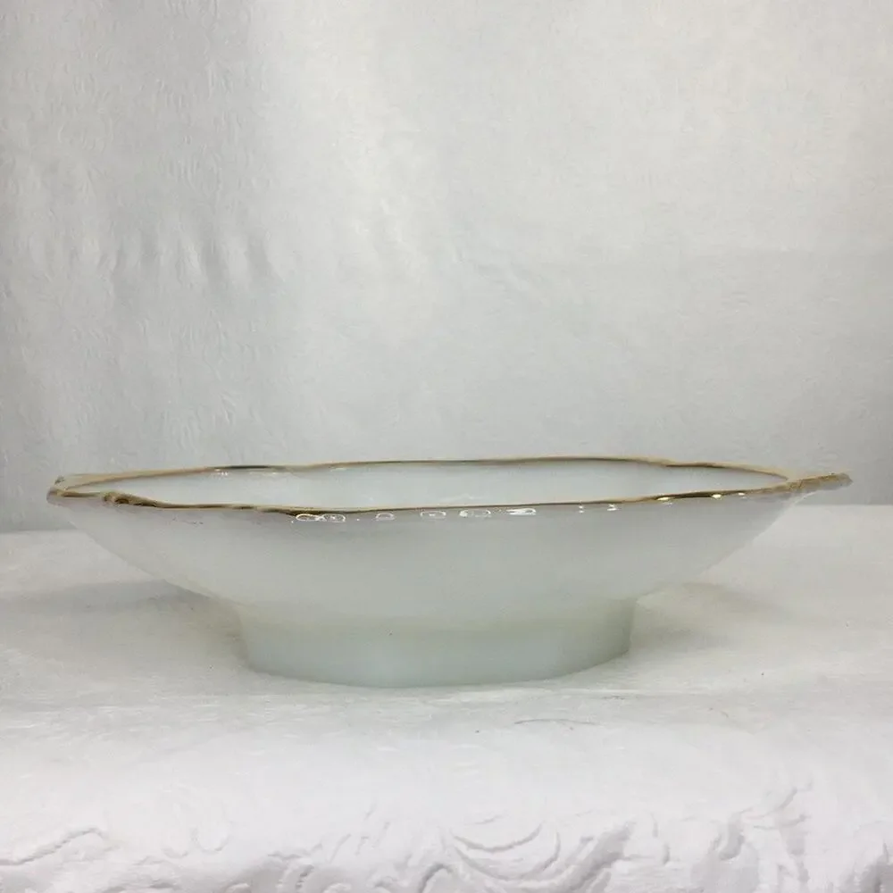 Anchor Hocking‎ Milk Glass Pressed Grapes Bunches Bowl W/Gold Trim Vintage
